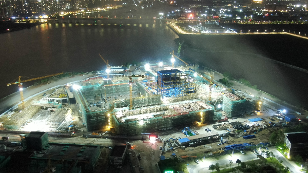 圖3 東實新能源公司動員黨員積極投身海心沙項目建設，挑燈夜戰(zhàn)，全力搶進度.jpg