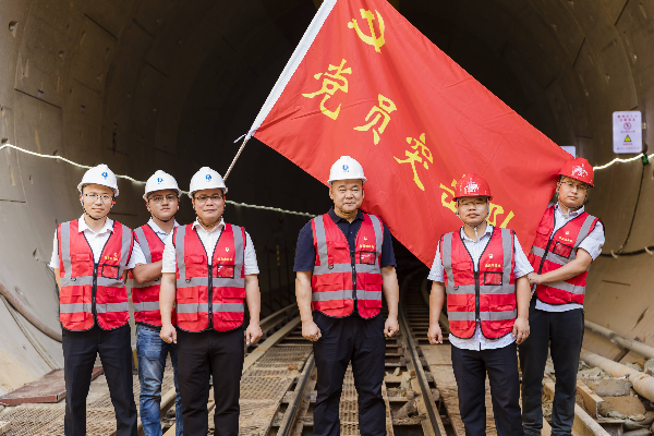 5.惠州市交投集團在贛深高鐵北延線項目一線組建“黨員突擊隊”(1).jpg