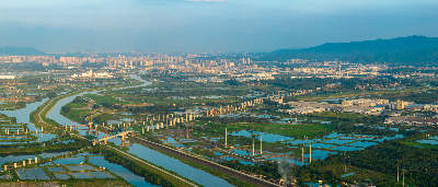 建設(shè)中的高明特大橋.jpg